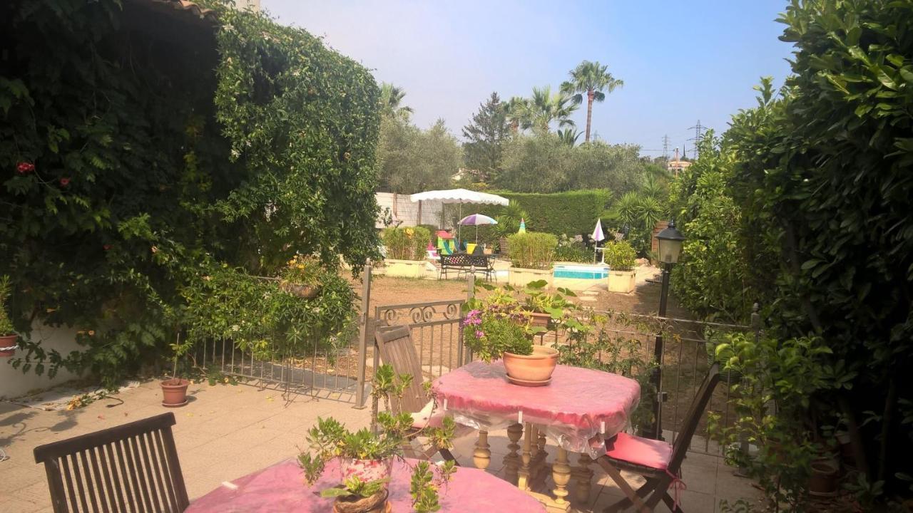 Parfums D'Azur Bed & Breakfast Ле Кане Екстериор снимка