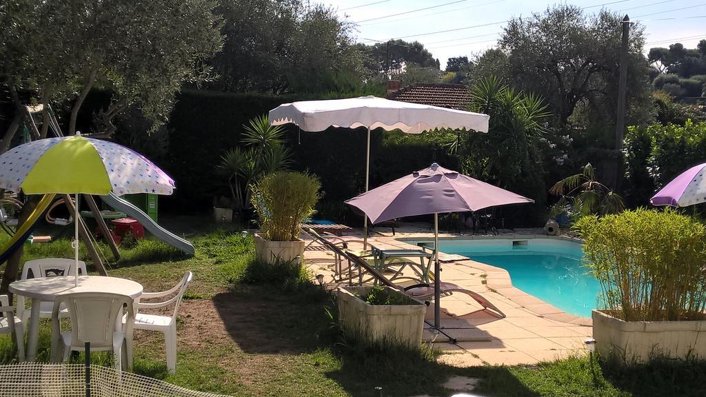 Parfums D'Azur Bed & Breakfast Ле Кане Екстериор снимка