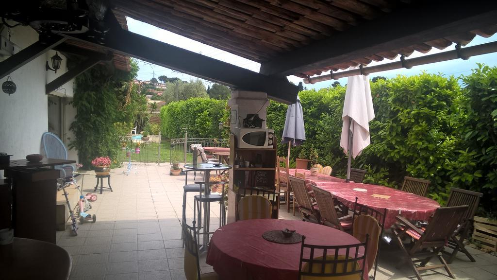 Parfums D'Azur Bed & Breakfast Ле Кане Екстериор снимка