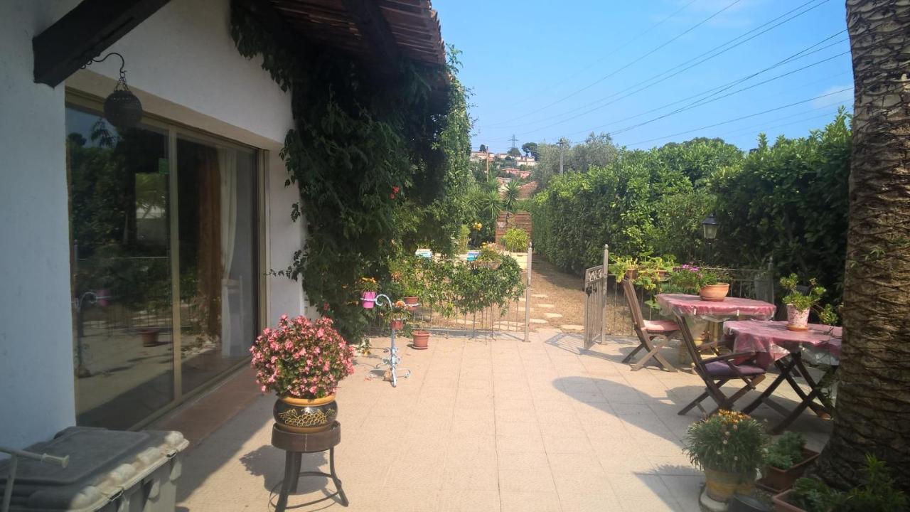 Parfums D'Azur Bed & Breakfast Ле Кане Екстериор снимка